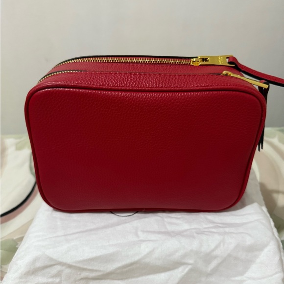 Elegant Red Leather Crossbody Bag Double Zip compartment Gold Hardware - Picture 3 of 11